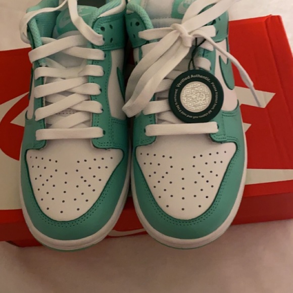 Is a brand new authentic shoes!!! Size 6.5 for woman’s - Picture 4 of 8